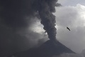 Rozruch v Indonézii: Prebudená sopka opäť chrlila do výšky popol