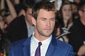 Fanúšičky filmového Thora majú dilemu: Je krajší Chris Hemsworth alebo jeho feši kaskadér?