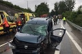 Vážna dopravná nehoda na severnom Slovensku: Sanitka sa zrazila s autom, osem zranených!