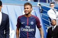 Barcelona už dostal od Paríža peniaze, Neymar môže proti Guingampu hrať
