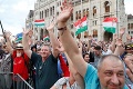 V Budapešti demonštrovali desaťtisíce ľudí: Ostrý protest proti vláde Orbána zrušila vyššia moc