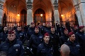 V Budapešti demonštrovali desaťtisíce ľudí: Ostrý protest proti vláde Orbána zrušila vyššia moc