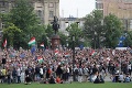 V Budapešti demonštrovali desaťtisíce ľudí: Ostrý protest proti vláde Orbána zrušila vyššia moc