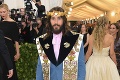 Kontroverzné róby na Met Gala, Rihanna sa obliekla za sexi pápežku: Veľavravná reakcia slovenských biskupov