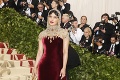 Najbizarnejšie róby z Met Gala 2018: Rihanna sa inšpirovala pápežom, známy herec prišiel ako Ježiš!