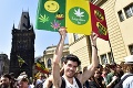 V Prahe pochodovali tisícky ľudí: Žiadajú legalizáciu marihuany