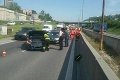 Hromadná nehoda pri tuneli Sitina: Zrazilo sa šesť áut, hlásia zranených