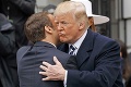Erotická návšteva Macrona u Trumpa: Donald, nevymeníš ma za Melaniu?