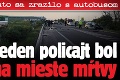 Zrážka policajného auta s autobusom neďaleko Galanty: Policajt videl smrť svojho kolegu († 31)