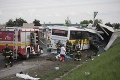 Tragická nehoda autobusu a kamióna na R1: V nemocniciach zostáva päť zranených