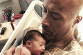 The Rock sa stal trojnásobným otcom: Dojímavá fotka s novorodeniatkom!
