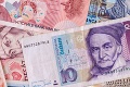 Úradníci v Rakúsku vymieňajú staré bankovky za eurá: Platnosť šilingov skončila