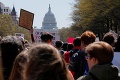 Študenti amerických škôl vyšli do ulíc: Dátum masívnej demonštrácie skrýva v sebe hlboké posolstvo!