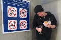 Fotka chlapíka, ktorý rád porušuje pravidlá, baví internet: Tomu sa povie rebélia!