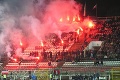 Peklo v bulharskom futbale: Explózia vážne zranila policajtku, zatkli mnoho fanúšikov