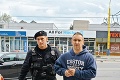 Polícia poňala kampaň o najhľadanejších Slovákoch humorne: Okoličány dostal pozvánku k štedrovečernému stolu