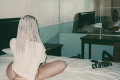 Kim Kardashian si na najnovšej fotke drží prsia, fanúšikovia zúria: Uvidíte odraz v zrkadle, pochopíte!