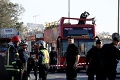 Poschodový autobus vrazil s turistami do konárov stromu: Dvaja mŕtvi, medzi 45 zranenými sú aj deti!
