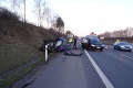 Brutálna dopravná nehoda v Česku: Trosky auta odleteli desiatky metrov od miesta nárazu!