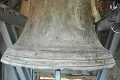 Vandali to nazvali jarným upratovaním: Z kostolného zvona odstránili svastiku a nacistický nápis