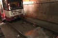 V Nemecku vrazili do seba súpravy metra: Viac ako 20 zranených, dve osoby sú vo vážnom stave!