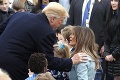 Do Bieleho domu zavítali tisícky detí: V takejto polohe ste Donalda a Melaniu dávno nevideli!