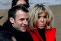Manželke Emmanuela Macrona ukradli identitu: Neskutočné, aké e-maily mala Brigitte rozposielať
