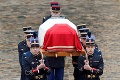 Francúzsko sa rozlúčilo so zavraždeným policajtom: Arnaud Beltrame († 45) už navždy zostane hrdinom