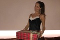 Toto je pastva pre oči: Sexi Ivanovičová pózuje s darčekom v spodnom prádle!