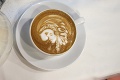 Dajte Barbore du rúk kávu a mlieko, urobí umelecké dielo: Neuveriteľné, čo dokáže vyčarovať na kapučíne!