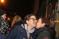 Protest na podporu priateliek Barbory a Kristíny: Pred kaviarňou sa bozkávalo 15 párov