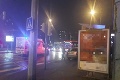 Vodička zmietla na priechode v Bratislave stredoškoláčky: Klára narazila hlavou do stĺpa, o život bojuje piaty deň!