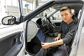 Na Slovensku chýbajú tisícky automechanikov: Študentov lákajú na mesačné vreckové
