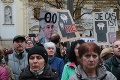 Slovákov neodradil od protestov ani dážď! Bohatá FOTOgaléria transparentov: Ficovi odkazujú, je čas ísť!