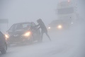 Vodiči pozor, počasie nás poriadne potrápi: Sneh a vietor komplikuje dopravu na cestách