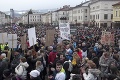 Tisíce ľudí v Banskej Bystrici a Žiline odkazujú: Nie sme hlupáci, viac špiny tolerovať nebudeme!
