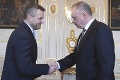 ONLINE Je to oficiálne! Fico odovzdal prezidentovi demisiu: Novým slovenským premiérom bude Pellegrini