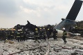 Lietadlo so 67 pasažiermi havarovalo pri pristávaní: Stroj zachvátili plamene, hlásia obete!