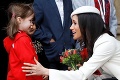 Meghan sa prvýkrát objavila na verejnosti s kráľovnou Alžbetou II.: Aha, čo si Harryho snúbenica obliekla!