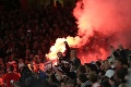 Peklo v Neapole: Futbaloví fanúšikovia napadli policajtov kameňmi!