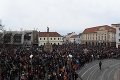 Tisíce Trnavčanov v uliciach: Pred dav ľudí vystúpil aj kolega Janka Kuciaka († 27)