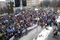 Zimomriavky! Najdojímavejší moment z protestu v Bratislave: 60-tisíc ľudí spieva slovenskú hymnu