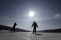 Tragédia na Orlickej priehrade: Pod korčuliarmi sa prelomil ľad, jeden neprežil!