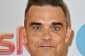 Fanúšikovia si mysleli, že ich klame zrak: Robbie Williams zázračne omladol!