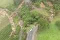 Novým Zélandom sa prehnala silná búrka: Zosuvy bahna zablokovali jedinú cestu k tisícke turistov