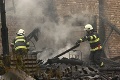 Požiar skladov s alkoholom v Petržalke: S ohňom bojovalo takmer 40 hasičov