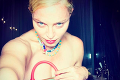 Madonna sa odfotila holá a s nepríčetným pohľadom, fanúšikovia už volajú o pomoc: Táto fotka je horor!