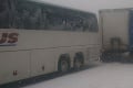 Peklo na slovenských cestách: Hasiči ratovali autobus s deťmi, ktoré sa vracali z lyžiarskeho výcviku!