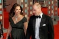 Tehotná Kate zažiarila na odovzdávaní cien BAFTA: Výberom šiat porušila dôležité pravidlo!