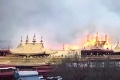 Panika v tibetskej metropole: Najposvätnejší buddhistický chrám zachvátili plamene!